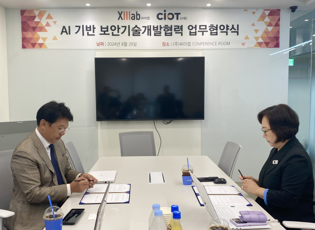 왼쪽부터 씨이랩 이우영 대표, CIOT 박현주 대표